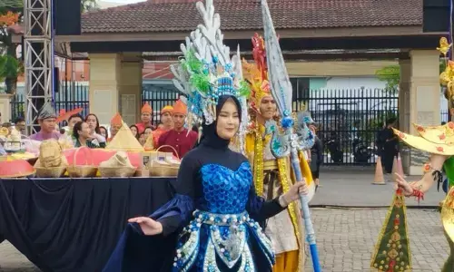 Pawai budaya dan pemilihan duta kreatif tutup lomba Kreativesia Pawai budaya dan pemilihan duta kreatif tutup lomba Kreativesia