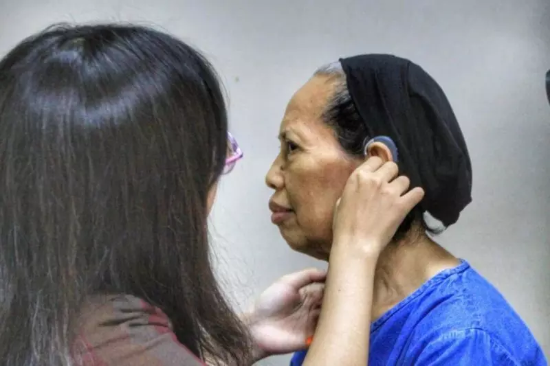 Sudinsos Jaksel bagikan alat bantu dengar untuk warga yang membutuhkan Sudinsos Jaksel bagikan alat bantu dengar untuk warga yang membutuhkan