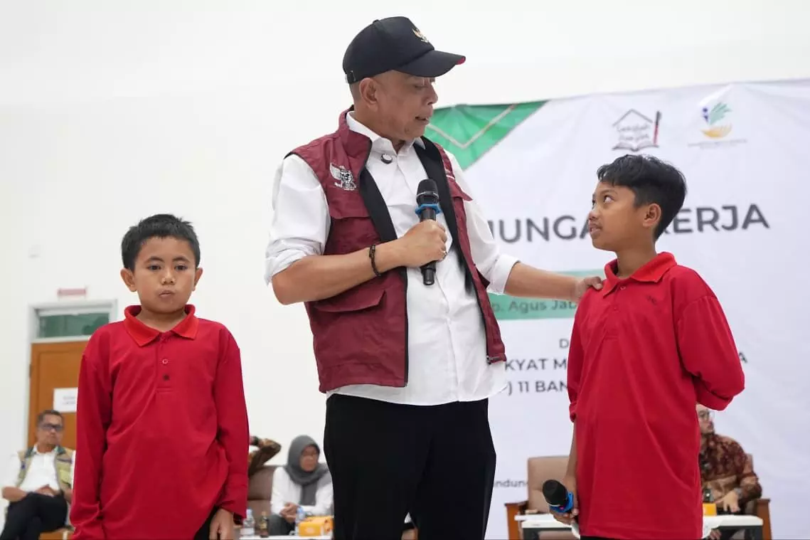 Siswa Sekolah Rakyat titip surat untuk Presiden Prabowo, ucapkan selamat ulang tahun Siswa Sekolah Rakyat titip surat untuk Presiden Prabowo, ucapkan selamat ulang tahun