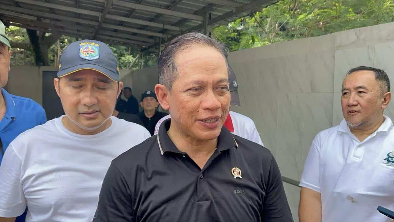 KLH dan Pemkot Depok gencarkan aksi bersih sungai Cipinang KLH dan Pemkot Depok gencarkan aksi bersih sungai Cipinang