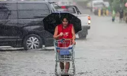 Ribuan warga Filipina mengungsi akibat ancaman badai tropis