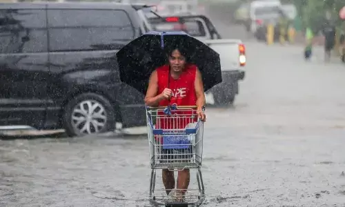 Ribuan warga Filipina mengungsi akibat ancaman badai tropis
