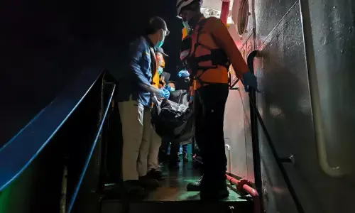 Tim SAR Gabungan evakuasi 1 orang ABK Kapal TB Patria 3 di Perairan Laut Jawa