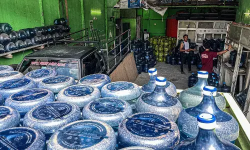 Dokter tegaskan galon Polikarbonat aman, tak sebabkan gangguan kehamilan dan diabetes Dokter tegaskan galon Polikarbonat aman, tak sebabkan gangguan kehamilan dan diabetes