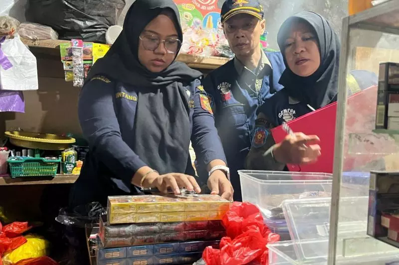 Pemkab Jepara bersama tim gabungan gencarkan operasi rokok ilegal Pemkab Jepara bersama tim gabungan gencarkan operasi rokok ilegal