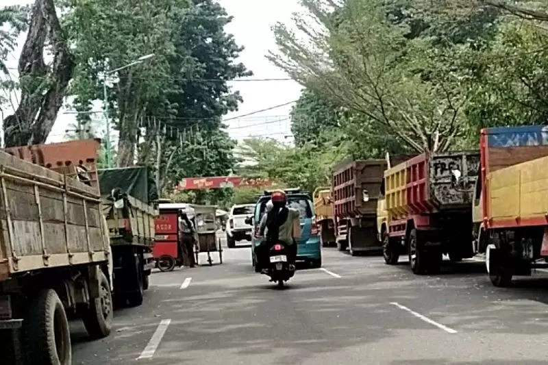 Pemkot Jambi akomodasi aspirasi sopir truk soal pengisian BBM Pemkot Jambi akomodasi aspirasi sopir truk soal pengisian BBM
