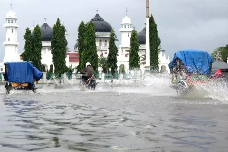Wali Kota Banda Aceh instruksikan seluruh OPD siaga cuaca ekstrem Wali Kota Banda Aceh instruksikan seluruh OPD siaga cuaca ekstrem