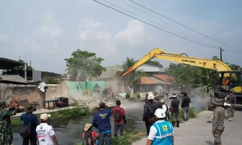 Pemkab Bekasi tindak bangunan liar di SS Sukatani Pemkab Bekasi tindak bangunan liar di SS Sukatani