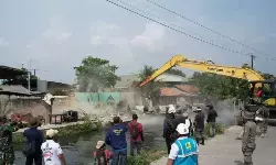 Pemkab Bekasi tindak bangunan liar di SS Sukatani