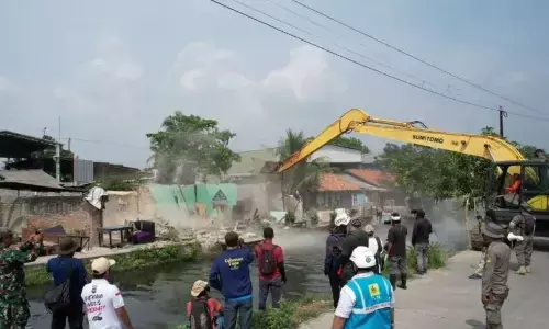 Pemkab Bekasi tindak bangunan liar di SS Sukatani Pemkab Bekasi tindak bangunan liar di SS Sukatani