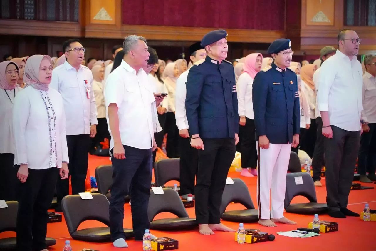 Mensos Gus Ipul perkenalkan almamater wali asuh dan asrama Sekolah Rakyat Mensos Gus Ipul perkenalkan almamater wali asuh dan asrama Sekolah Rakyat