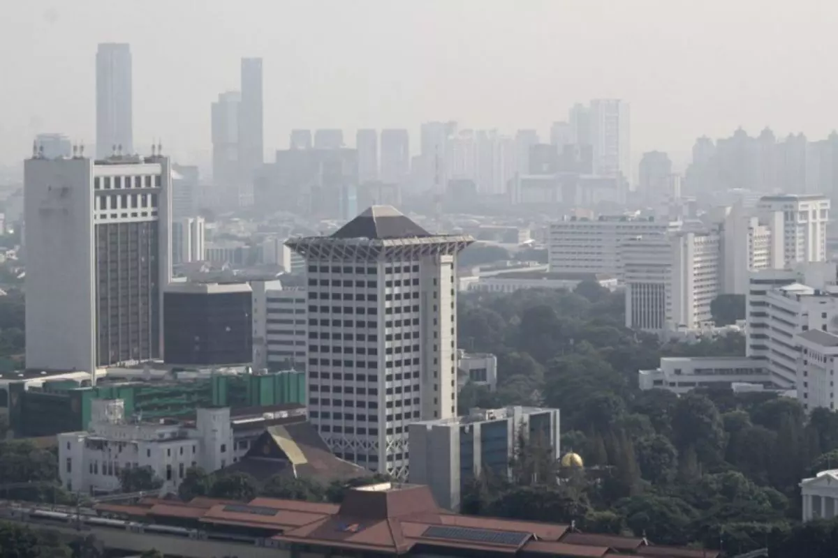 Jakarta peringkat enam udara terburuk dunia pagi ini Jakarta peringkat enam udara terburuk dunia pagi ini