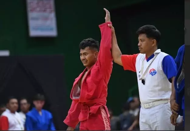 Tempuh perjalanan tiga hari ke Kudus, Yusril atlet Sambo Sumbar raih medali emas