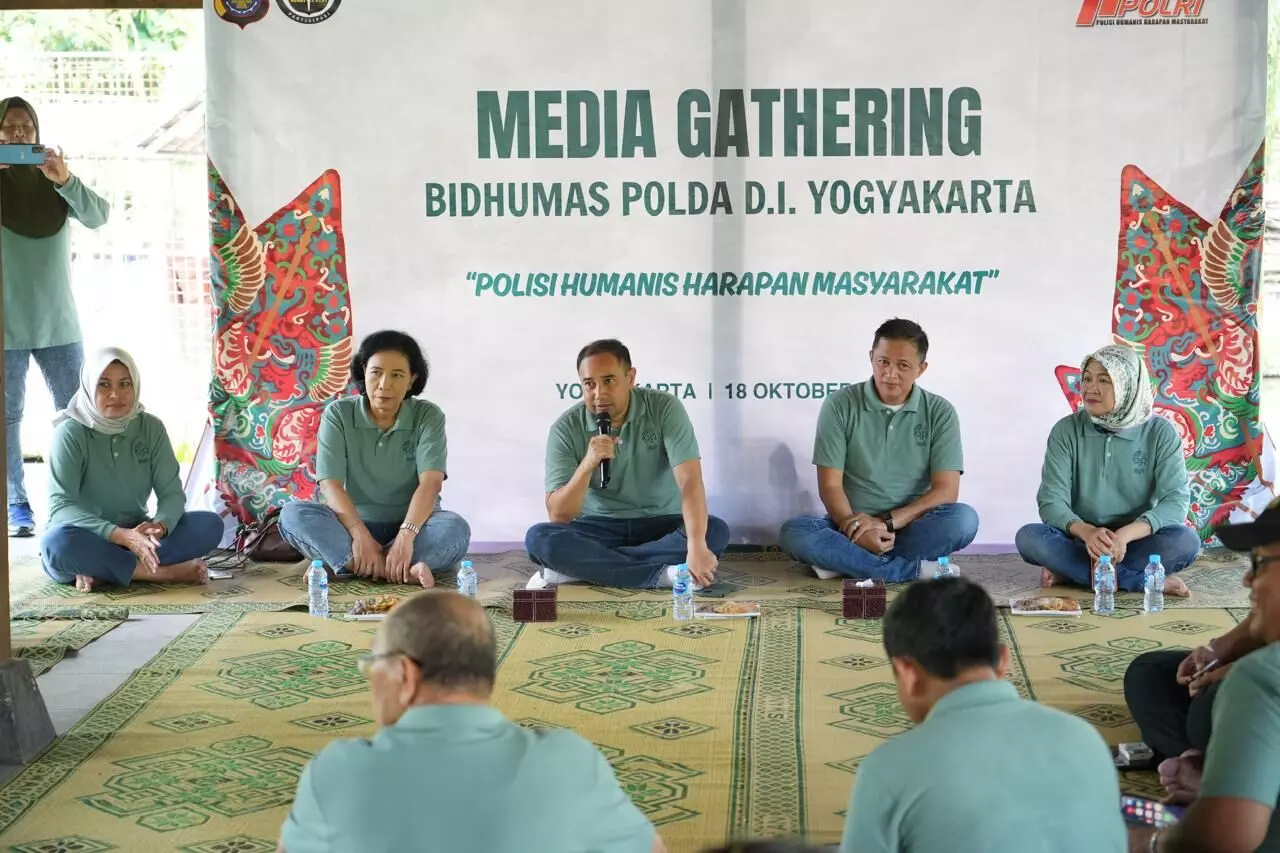Bidhumas Polda DIY mancing bareng jurnalis meriahkan HUT ke-74 Humas Polri Bidhumas Polda DIY mancing bareng jurnalis meriahkan HUT ke-74 Humas Polri