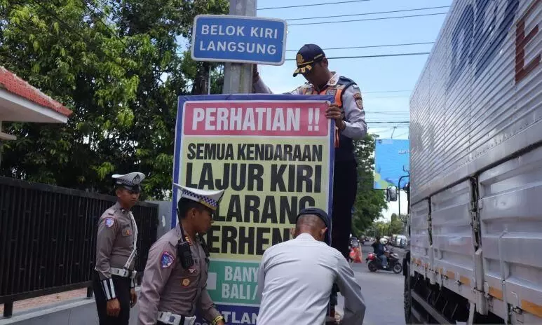 Polres Situbondo terapkan rekayasa lalu lintas selama perbaikan jalan Polres Situbondo terapkan rekayasa lalu lintas selama perbaikan jalan