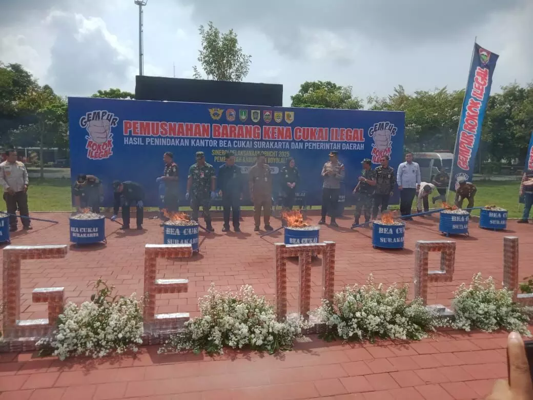 Rugikan negara belasan miliar, Bea Cukai Surakarta dan Pemkab Boyolali berantas rokok ilegal dan miras