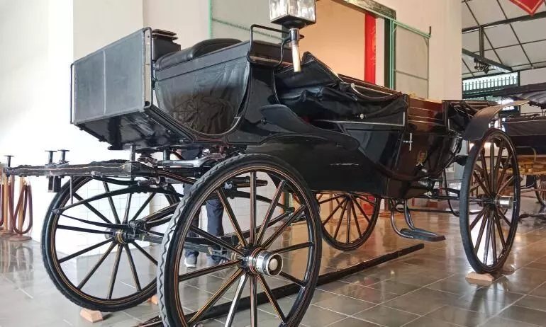Dua kereta pusaka Keraton Yogya kembali dikeluarkan setelah 12 tahun Dua kereta pusaka Keraton Yogya kembali dikeluarkan setelah 12 tahun