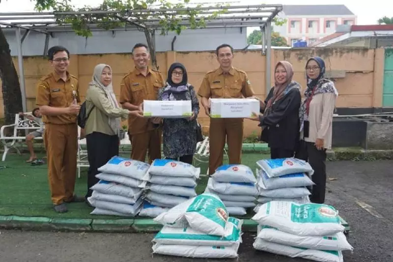 Pemkot Tangerang Banten beri bantuan alat pertanian pada 76 KWT