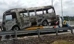 Isuzu Elf rombongan pelamar asal Probolinggo terbakar di Tol Pandaan-Malang Isuzu Elf rombongan pelamar asal Probolinggo terbakar di Tol Pandaan-Malang