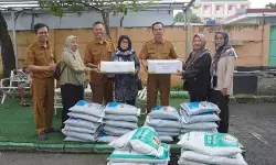 Pemkot Tangerang Banten beri bantuan alat pertanian pada 76 KWT Pemkot Tangerang Banten beri bantuan alat pertanian pada 76 KWT