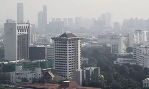 Jakarta peringkat enam udara terburuk dunia pagi ini Jakarta peringkat enam udara terburuk dunia pagi ini