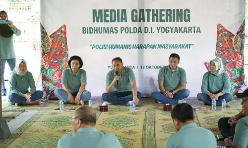 Bidhumas Polda DIY mancing bareng jurnalis meriahkan HUT ke-74 Humas Polri Bidhumas Polda DIY mancing bareng jurnalis meriahkan HUT ke-74 Humas Polri