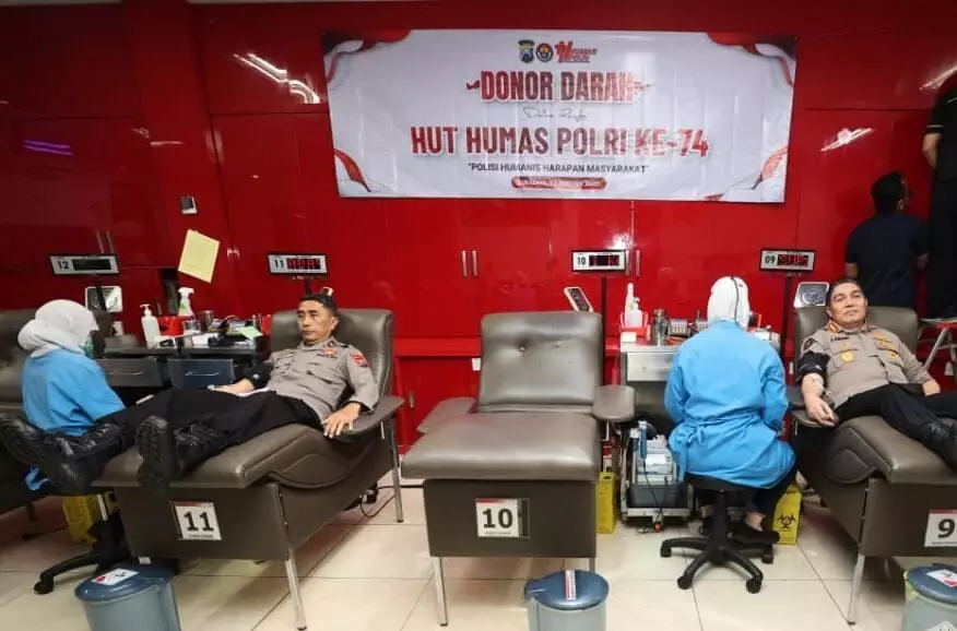 Peringati hari jadi Humas Polri ke-74, Polda Jatim gelar donor darah Peringati hari jadi Humas Polri ke-74, Polda Jatim gelar donor darah