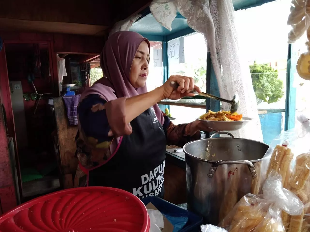 Dibantu BAZNAS, pedagang di Bukittinggi sukses sekolahkan anak hingga perguruan tinggi Dibantu BAZNAS, pedagang di Bukittinggi sukses sekolahkan anak hingga perguruan tinggi