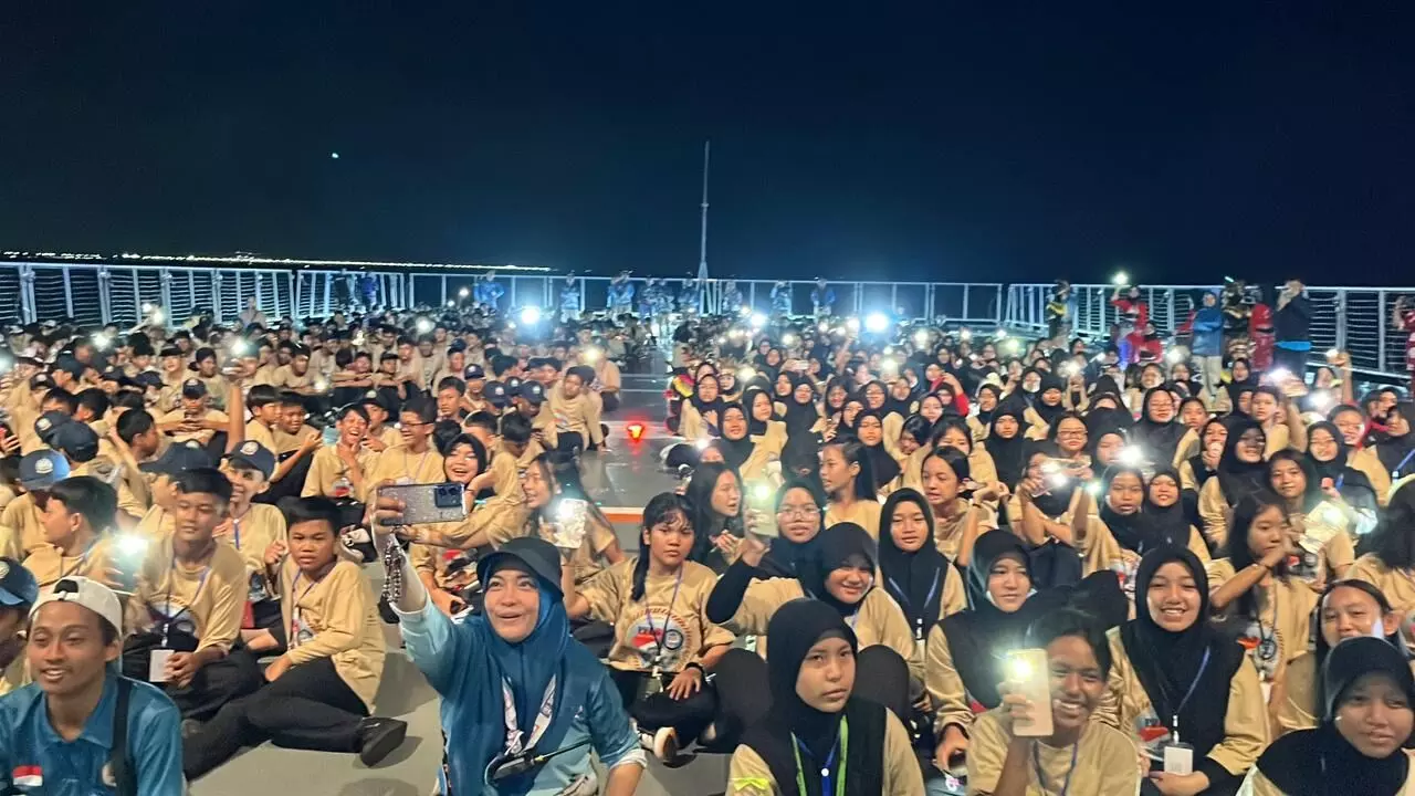 671 pelajar SMP Hang Tuah 2 Jakarta ikuti PPKB dengan KRI Dr Radjiman Wedyodiningrat 671 pelajar SMP Hang Tuah 2 Jakarta ikuti PPKB dengan KRI Dr Radjiman Wedyodiningrat