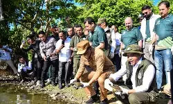 Menhut lepasliarkan 20 Kura-Kura Leher Ular Rote yang langka