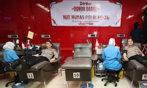 Peringati hari jadi Humas Polri ke-74, Polda Jatim gelar donor darah Peringati hari jadi Humas Polri ke-74, Polda Jatim gelar donor darah