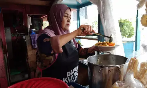 Dibantu BAZNAS, pedagang di Bukittinggi sukses sekolahkan anak hingga perguruan tinggi Dibantu BAZNAS, pedagang di Bukittinggi sukses sekolahkan anak hingga perguruan tinggi