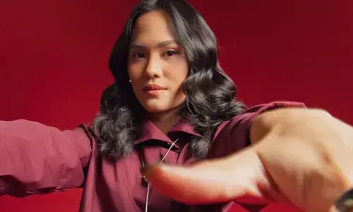 Sheryl Sheinafia hadirkan nuansa pop 80-an dalam Lepas Kendali Sheryl Sheinafia hadirkan nuansa pop 80-an dalam Lepas Kendali