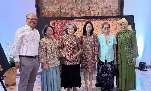 Pameran Nusawastra silang budaya ke-10 tampilkan wastra bertema bunga Pameran Nusawastra silang budaya ke-10 tampilkan wastra bertema bunga
