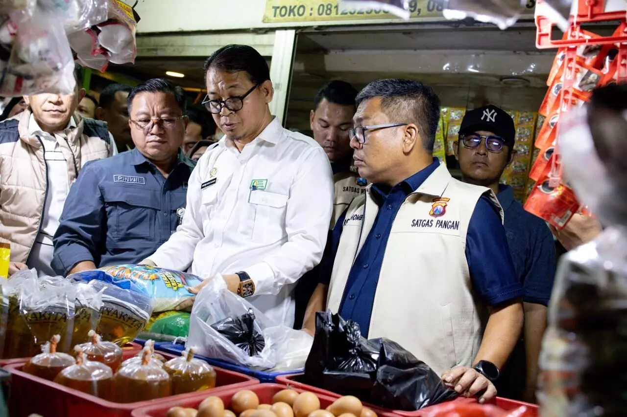 Satgas Pengendalian Harga Beras Jawa Timur sidak pasar di Surabaya jelang Nataru Satgas Pengendalian Harga Beras Jawa Timur sidak pasar di Surabaya jelang Nataru