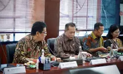 Menteri Koperasi gelar pertemuan dengan Menteri Keuangan dan Danantara Menteri Koperasi gelar pertemuan dengan Menteri Keuangan dan Danantara