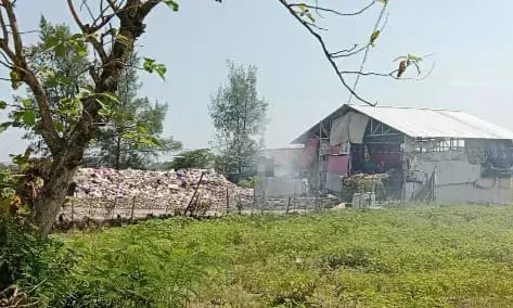 Warga keluhkan asap pembakaran di TPST Purwahamba Warga keluhkan asap pembakaran di TPST Purwahamba