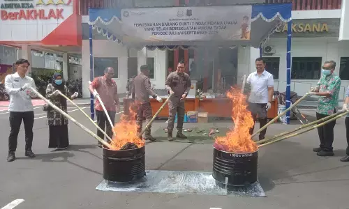Kejari Boyolali musnahkan barang bukti 44 perkara pidum dan 4 perkara tipiring Kejari Boyolali musnahkan barang bukti 44 perkara pidum dan 4 perkara tipiring