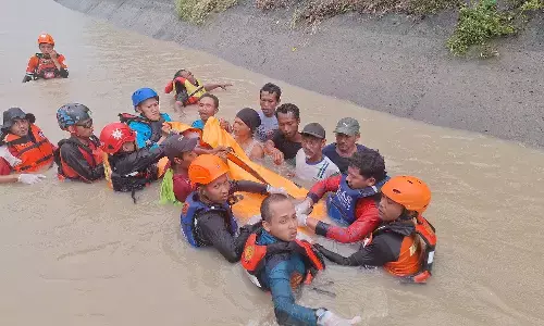 Dua hari pencarian, tim SAR akhirnya temukan santri yang tenggelam di Banyumas . Dua hari pencarian, tim SAR akhirnya temukan santri yang tenggelam di Banyumas .