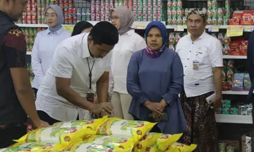 Monitoring, Satgas Pangan pastikan harga beras di Kudus dibawah HET Monitoring, Satgas Pangan pastikan harga beras di Kudus dibawah HET