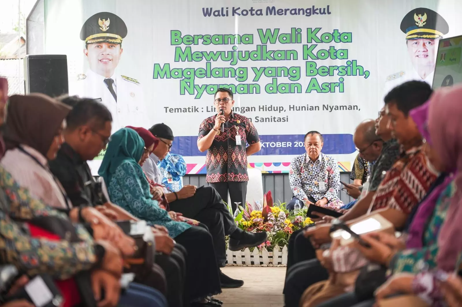 Momen Wali Kota merangkul, Mas Damar ajak warga transformasi sampah jadi sumber nilai ekonomi Momen Wali Kota merangkul, Mas Damar ajak warga transformasi sampah jadi sumber nilai ekonomi