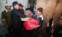 Pemkot Bandung perbaiki rumah warga yang roboh akibat hujan deras