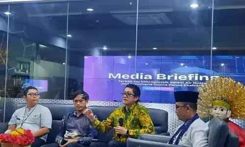 Warga DKI tak perlu terlalu khawatir soal mikroplastik di air hujan Warga DKI tak perlu terlalu khawatir soal mikroplastik di air hujan