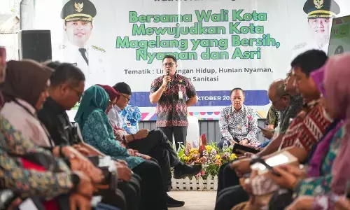 Momen Wali Kota merangkul, Mas Damar ajak warga transformasi sampah jadi sumber nilai ekonomi Momen Wali Kota merangkul, Mas Damar ajak warga transformasi sampah jadi sumber nilai ekonomi
