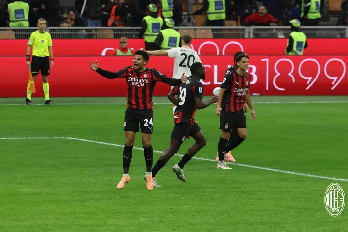 Zachary Athekame antarkan AC Milan lepas dari tekanan Pisa Zachary Athekame antarkan AC Milan lepas dari tekanan Pisa