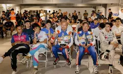 Puluhan pembalap mobil mulai adu kecepatan di Sirkuit Mandalika Puluhan pembalap mobil mulai adu kecepatan di Sirkuit Mandalika