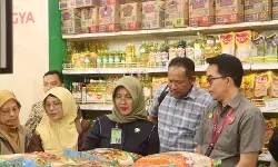 Jumat pertama gerakan ASN belanja ke pasar dilaksanakan di Pasar Kliwon