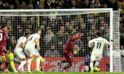 Kemenangan 2-1 atas West Ham angkat posisi Leeds United Kemenangan 2-1 atas West Ham angkat posisi Leeds United
