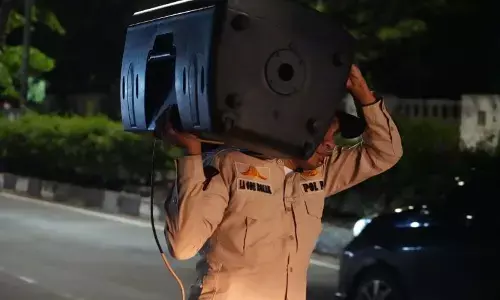Satpol PP tertibkan pedagang yang gunakan pengeras suara di Jakut Satpol PP tertibkan pedagang yang gunakan pengeras suara di Jakut