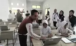 Siswa Sekolah Rakyat di Tangsel dapat laptop Siswa Sekolah Rakyat di Tangsel dapat laptop